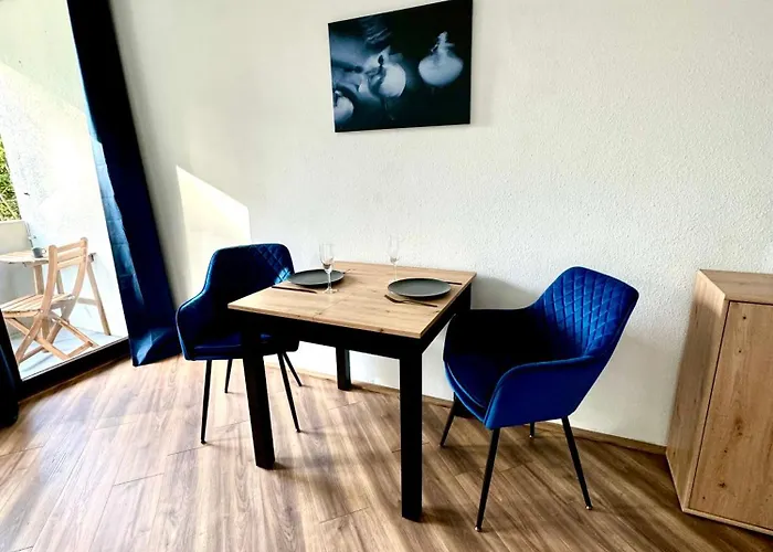 Chices Service Apartment Nahe Homburger Uni Klinik Und Technologiepark Mit Loggia Und Kostenlosem Parkplatz