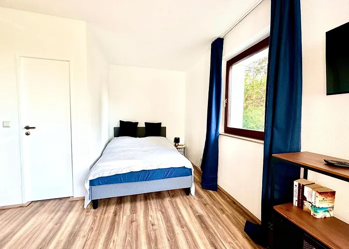 Chices Service Apartment Nahe Homburger Uni Klinik Und Technologiepark Mit Loggia Und Kostenlosem Parkplatz