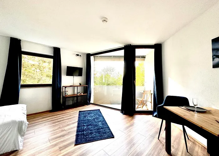 Chices Service Apartment Nahe Homburger Uni Klinik Und Technologiepark Mit Loggia Und Kostenlosem Parkplatz