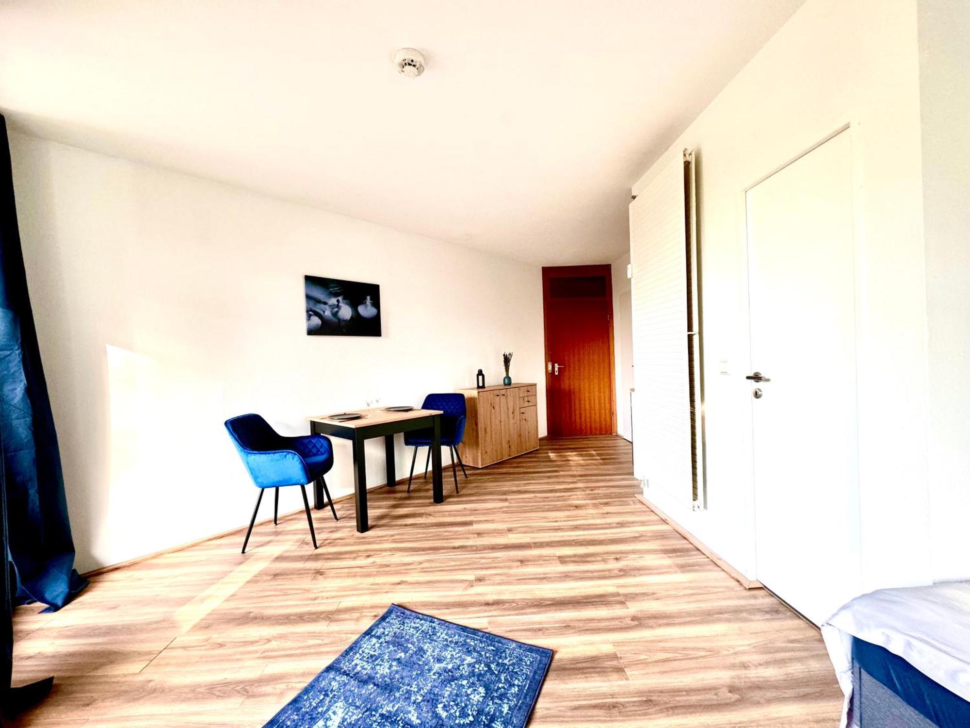 Chices Service Nahe Homburger Uni Klinik Und Technologiepark Mit Loggia Und Kostenlosem Parkplatz Homburg (Saar)