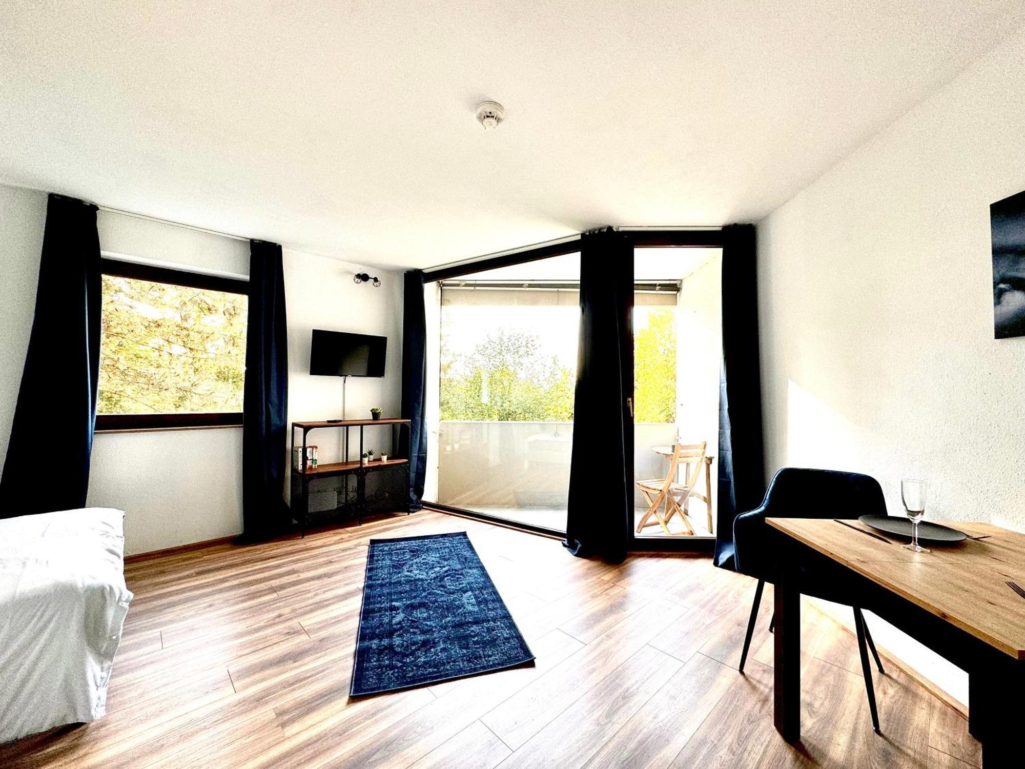 Chices Service Nahe Homburger Uni Klinik Und Technologiepark Mit Loggia Und Kostenlosem Parkplatz Apartment Homburg (Saar)
