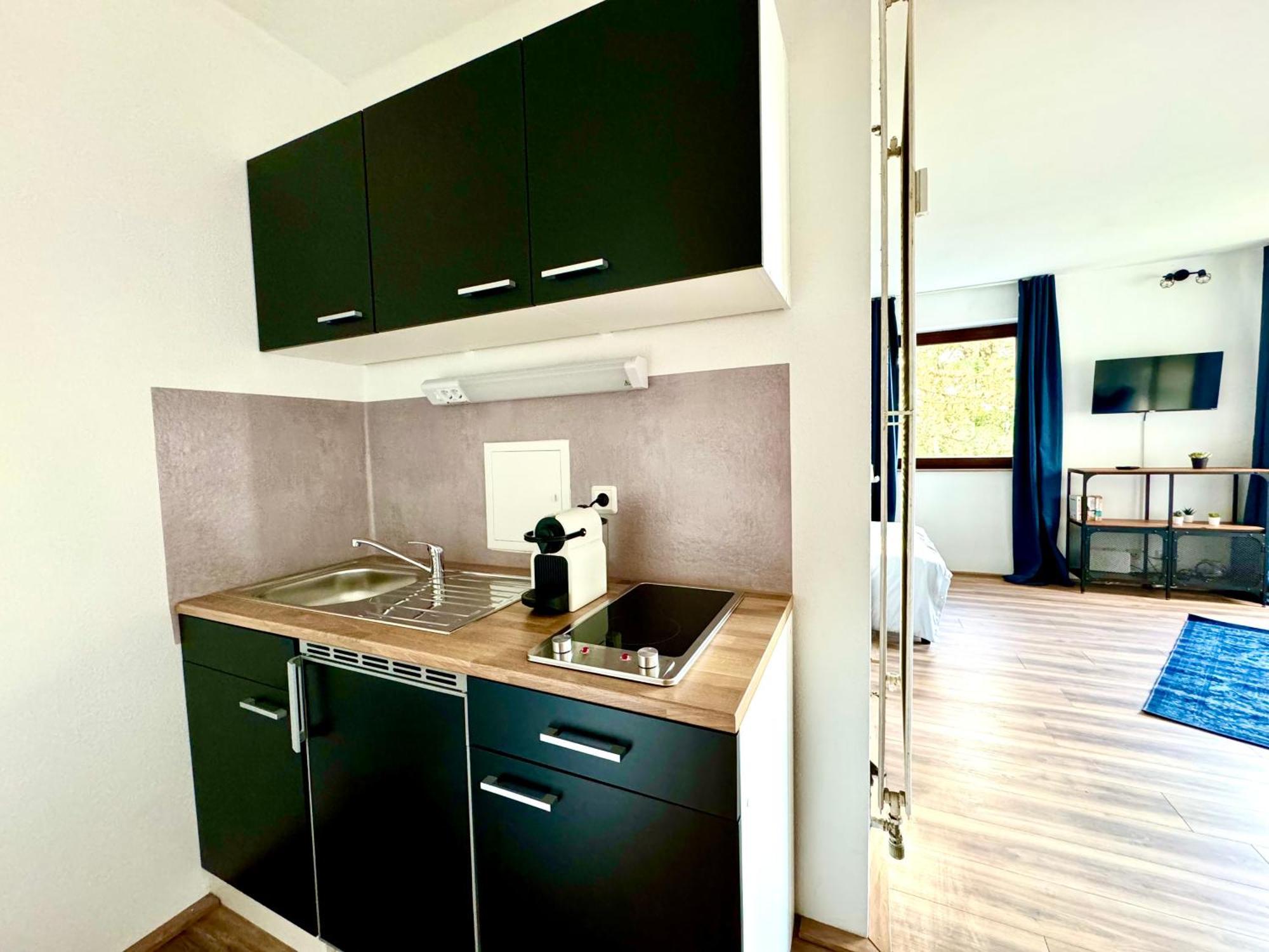 Chices Service Nahe Homburger Uni Klinik Und Technologiepark Mit Loggia Und Kostenlosem Parkplatz Apartment